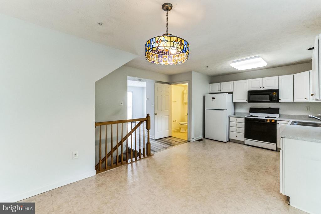 1716 BARNWOOD COURT