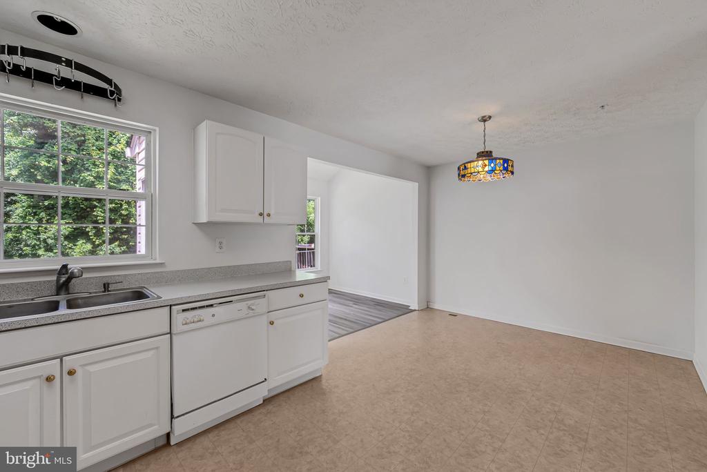 1716 BARNWOOD COURT