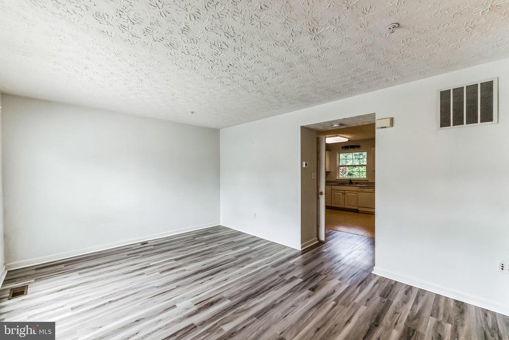 1716 BARNWOOD COURT