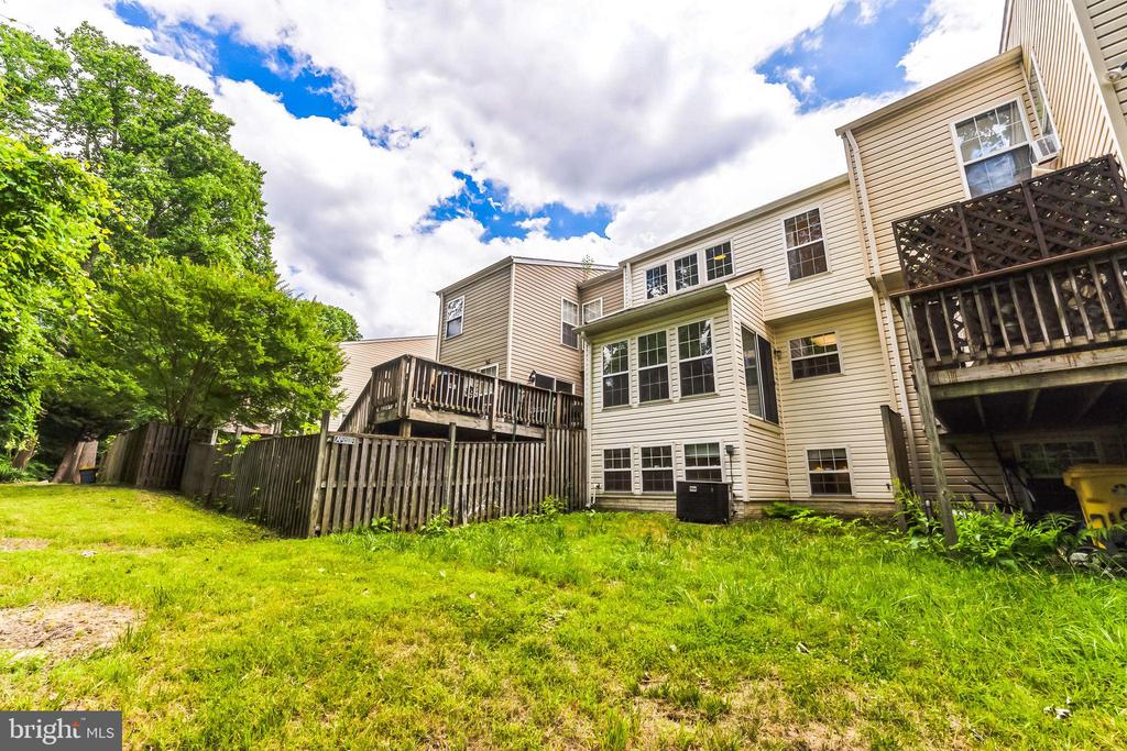 1716 BARNWOOD COURT