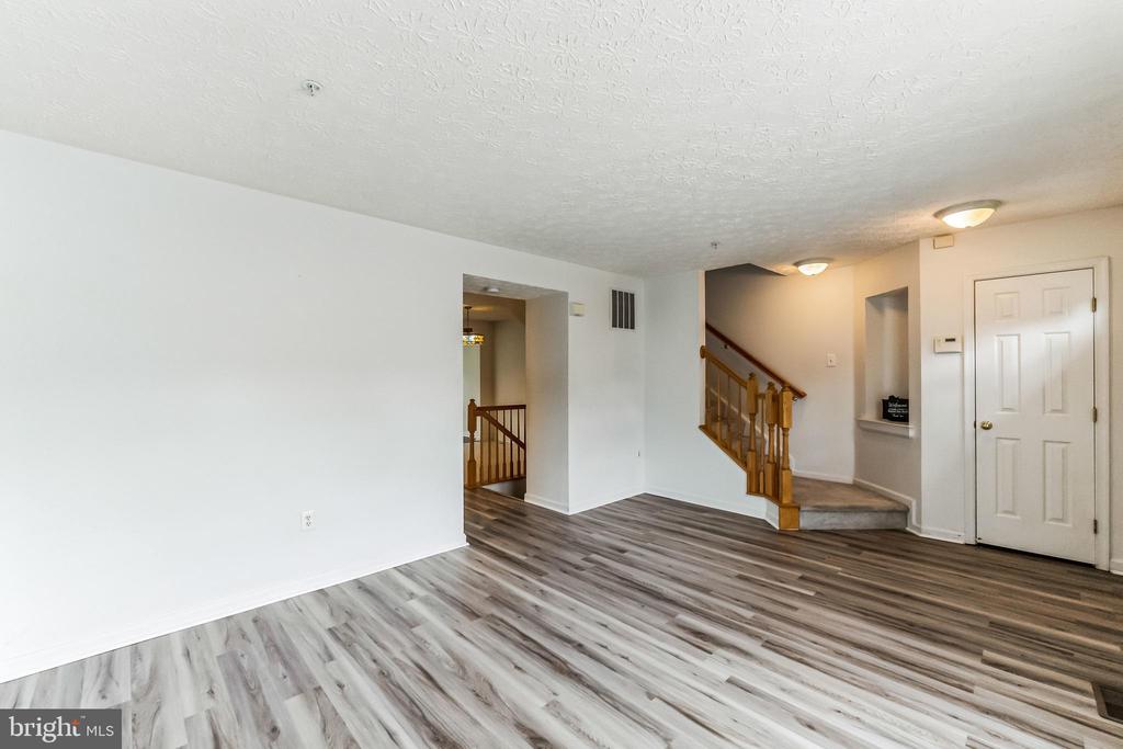 1716 BARNWOOD COURT