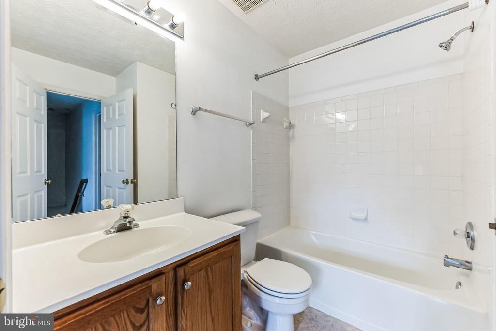 1716 BARNWOOD COURT