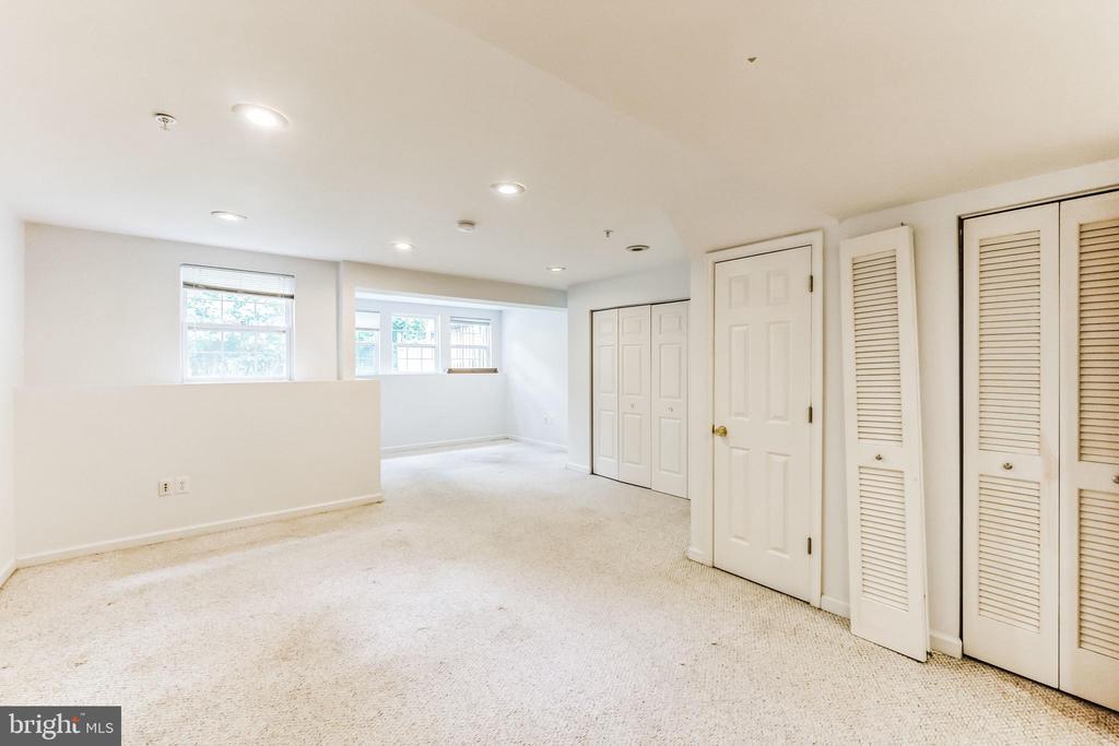 1716 BARNWOOD COURT