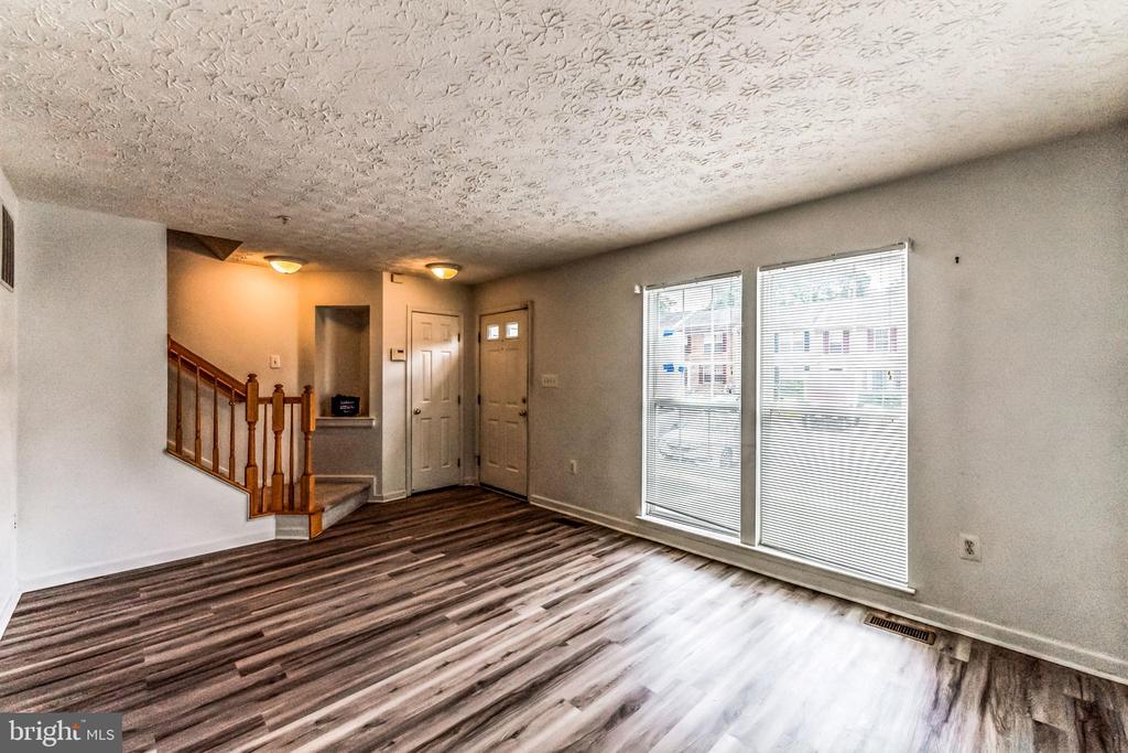 1716 BARNWOOD COURT