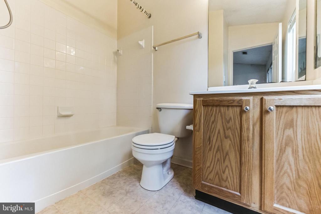 1716 BARNWOOD COURT
