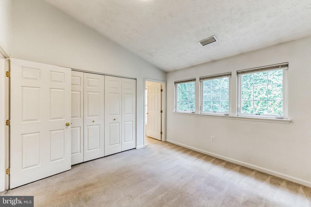 1716 BARNWOOD COURT