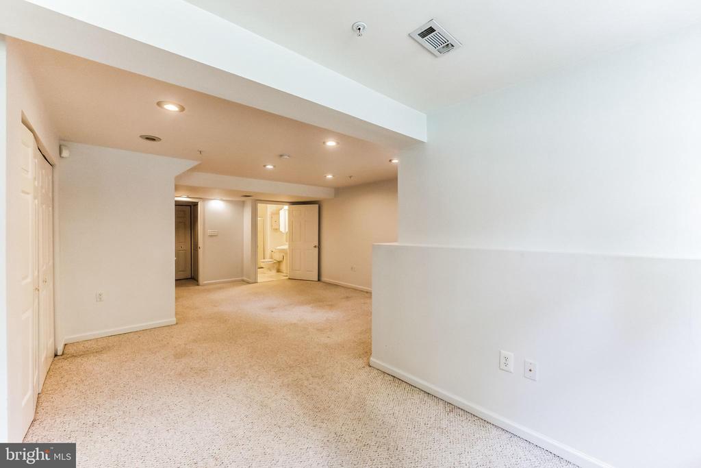 1716 BARNWOOD COURT
