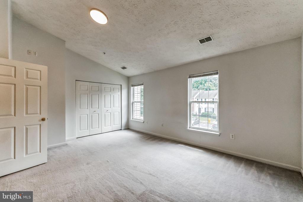 1716 BARNWOOD COURT