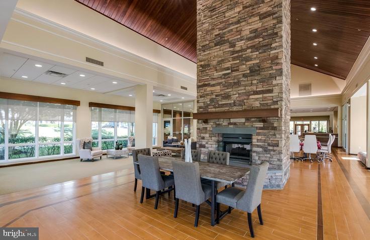 2503 AMBER ORCHARD COURT W 304