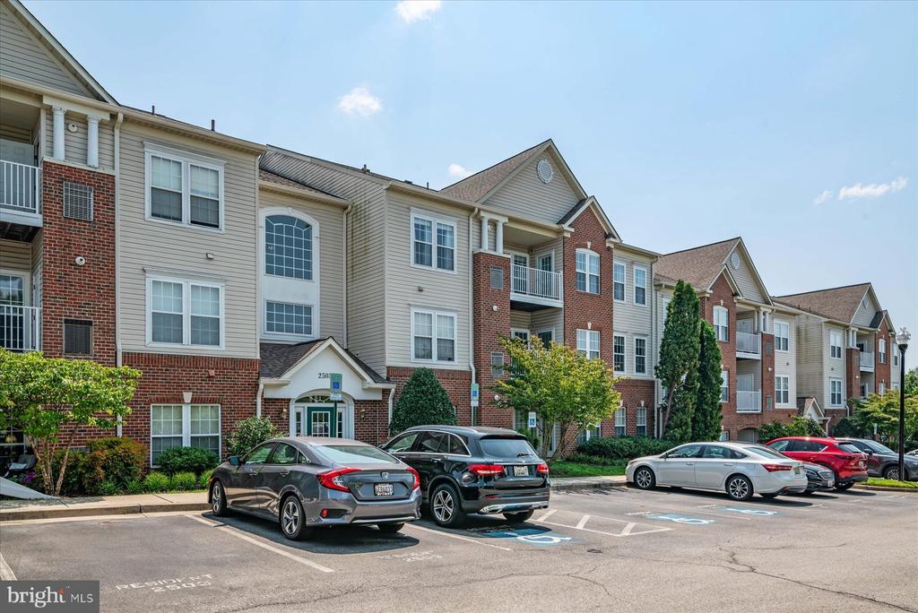 2503 AMBER ORCHARD COURT W 304