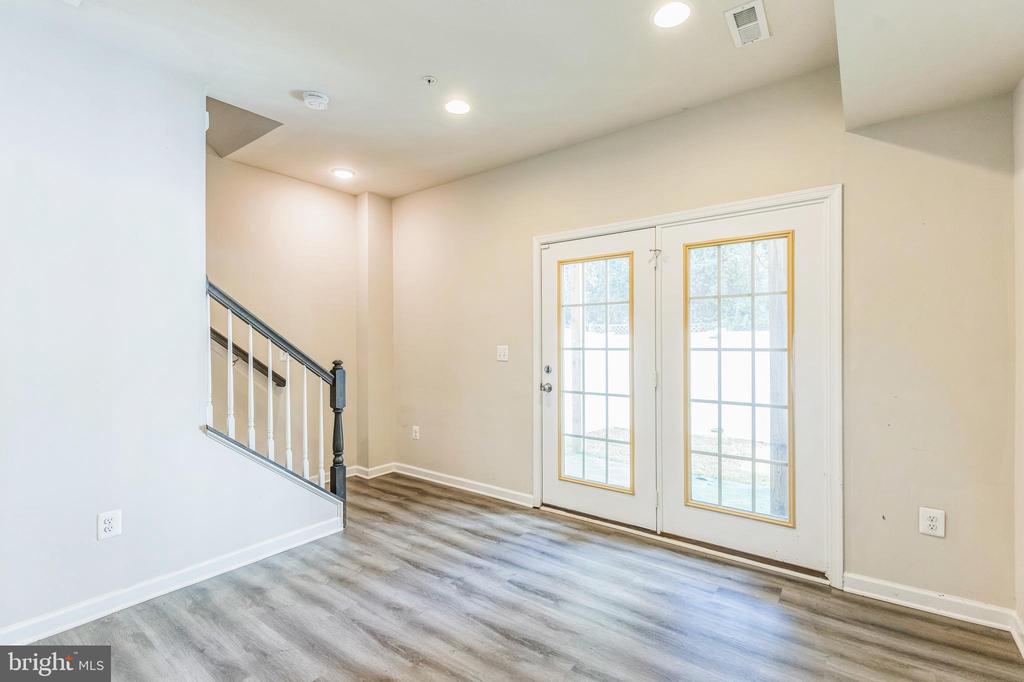 8225 HOLLOW COURT