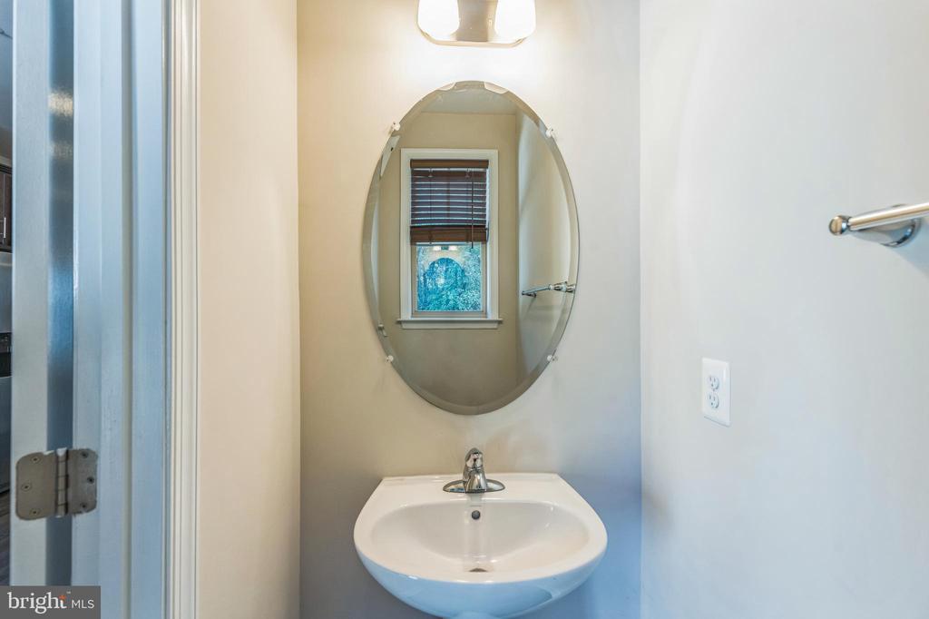 8225 HOLLOW COURT