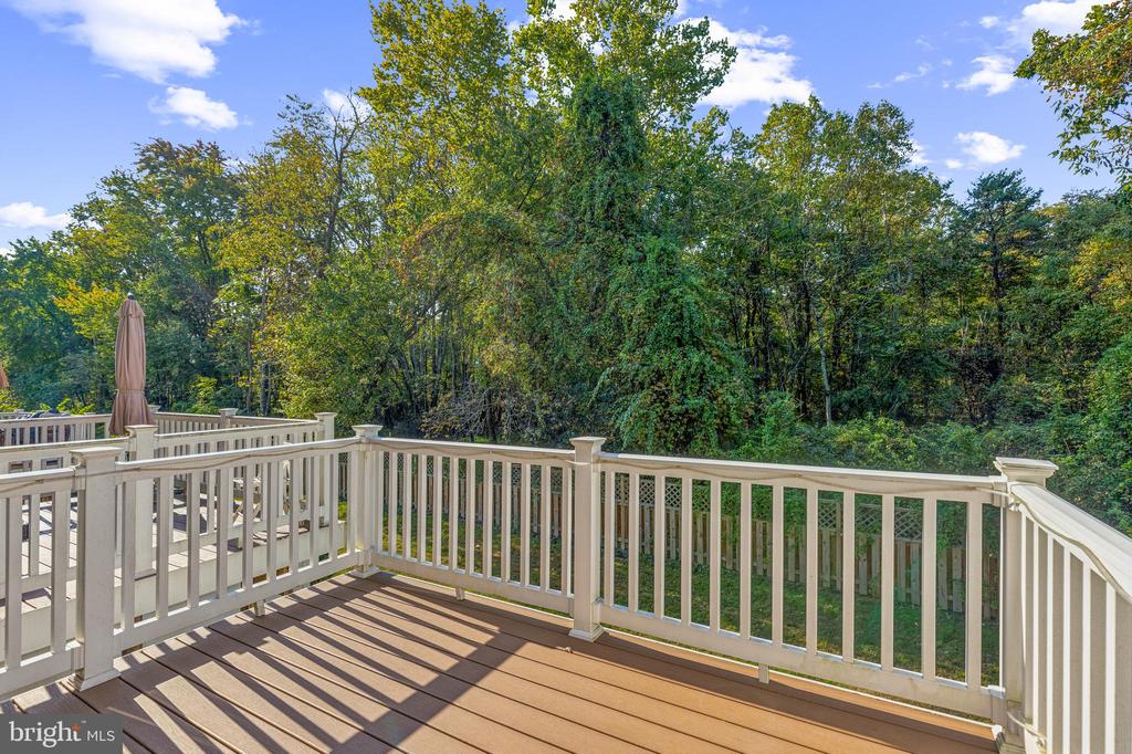 8225 HOLLOW COURT