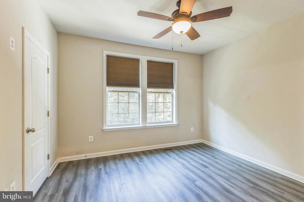 8225 HOLLOW COURT