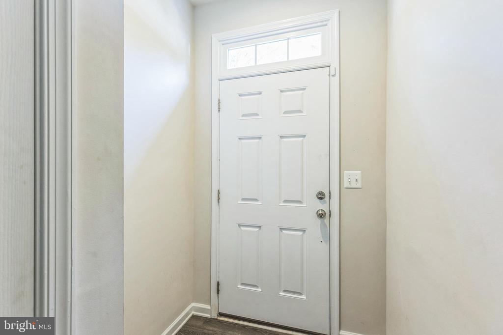 8225 HOLLOW COURT