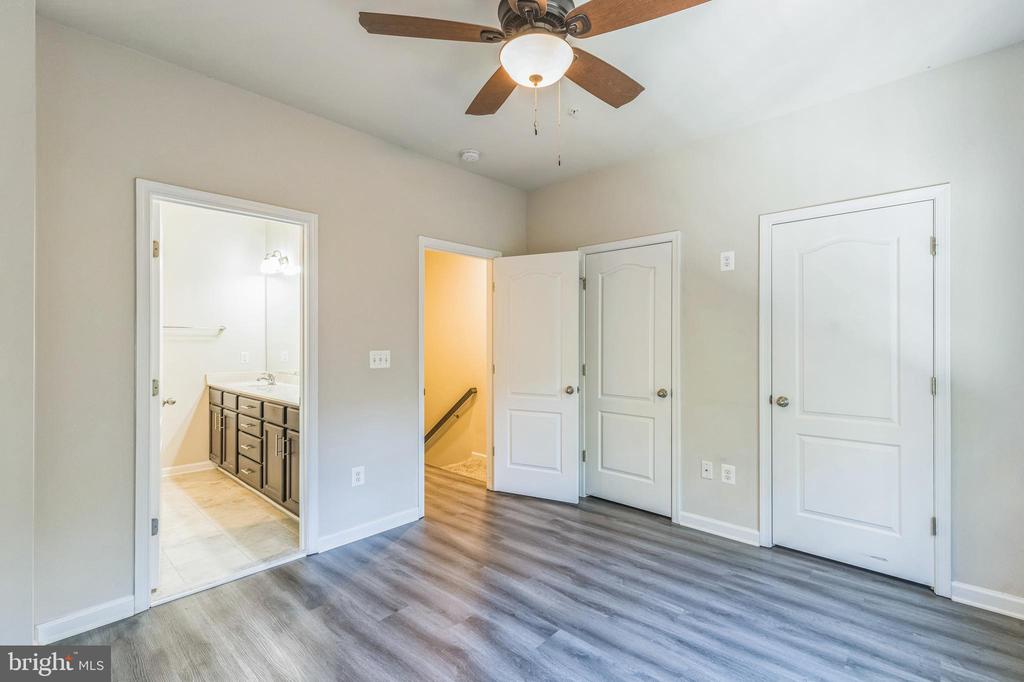 8225 HOLLOW COURT