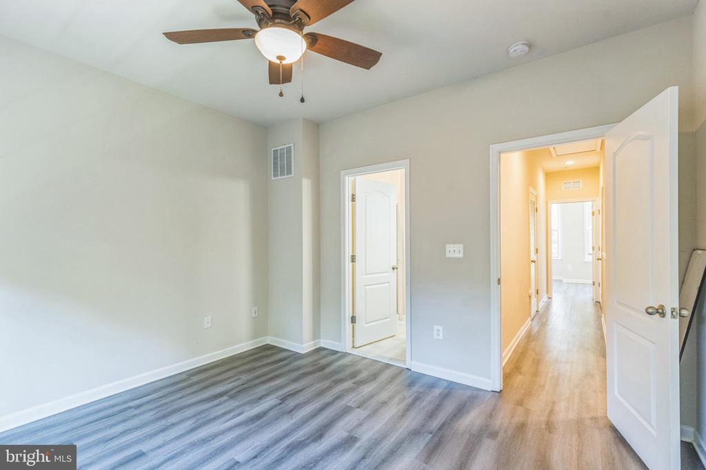 8225 HOLLOW COURT