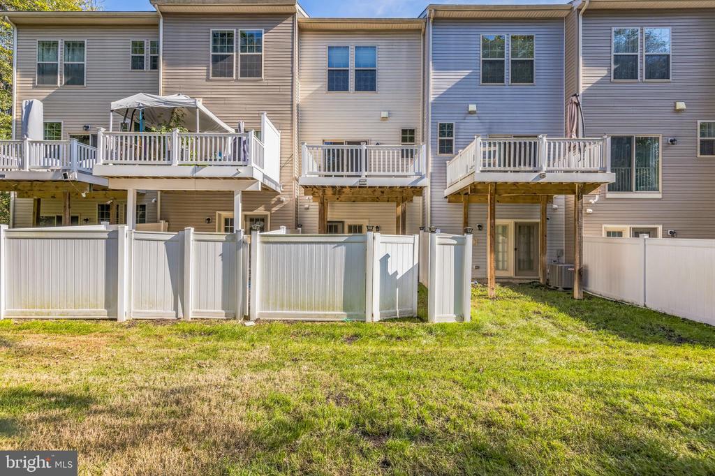 8225 HOLLOW COURT