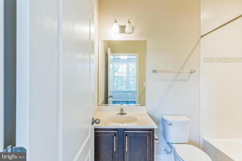 8225 HOLLOW COURT
