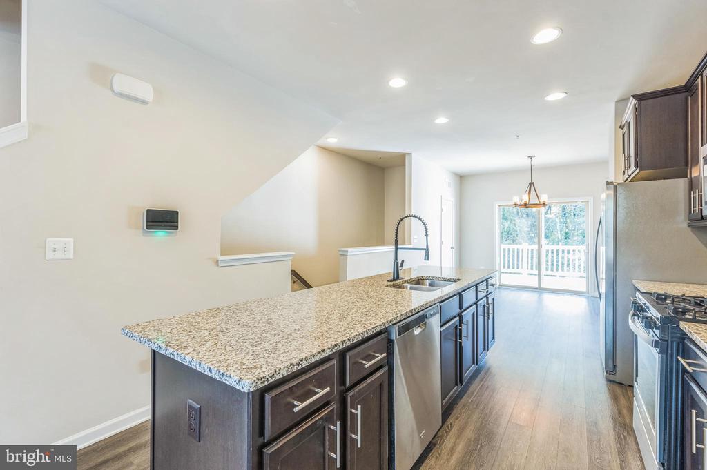 8225 HOLLOW COURT