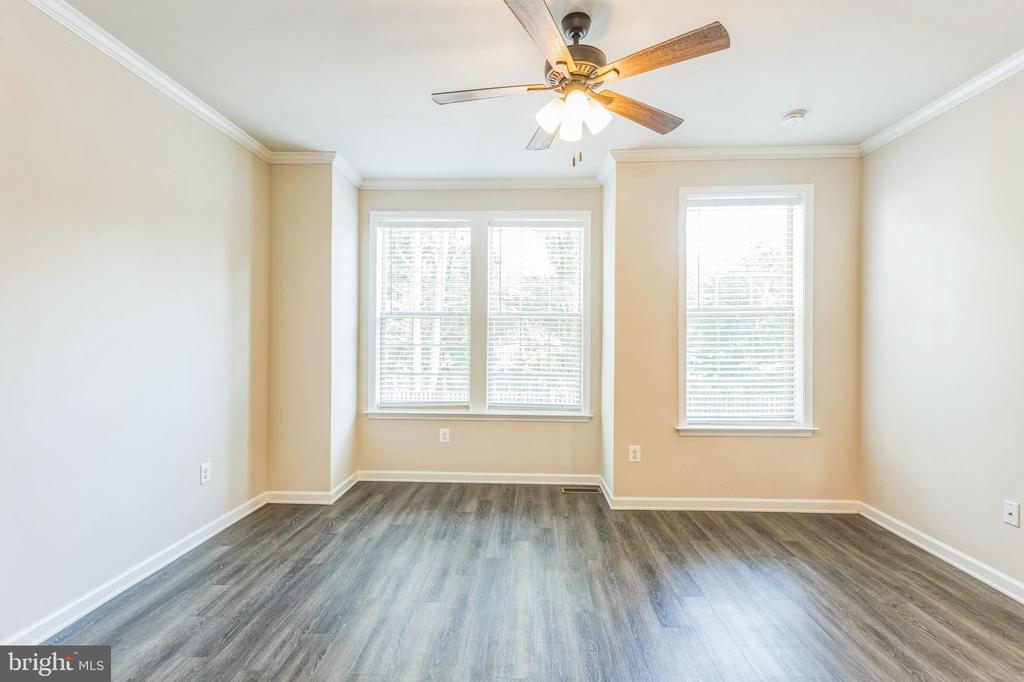 8225 HOLLOW COURT