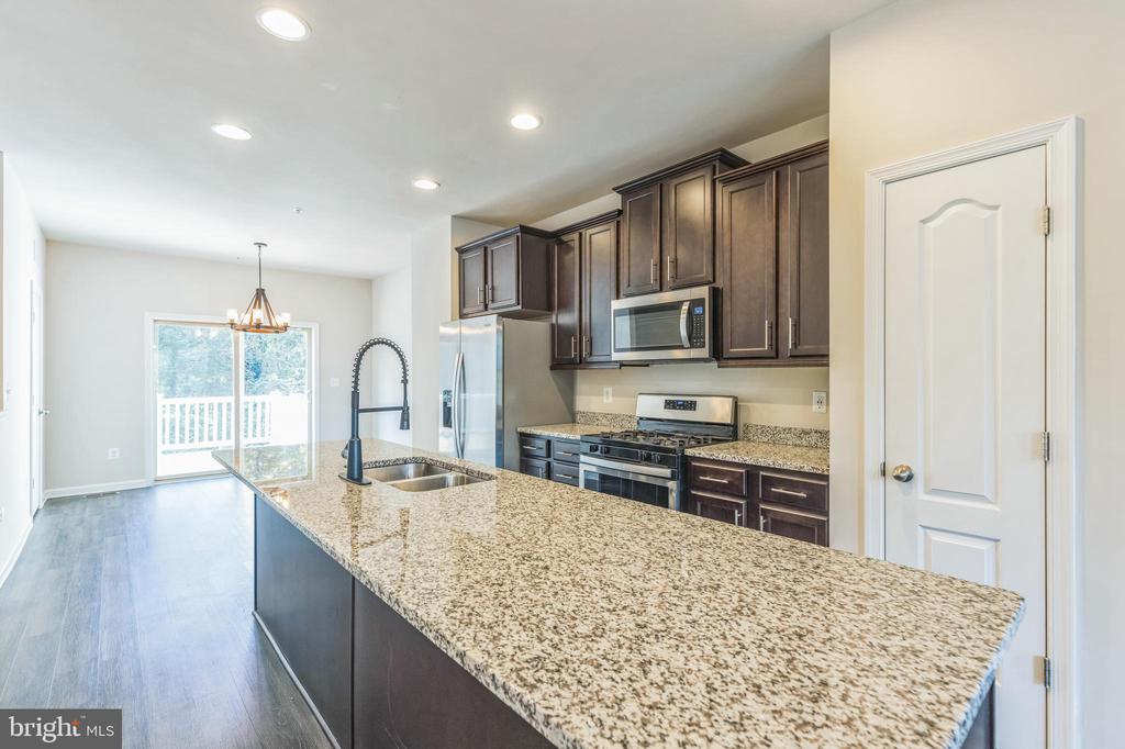 8225 HOLLOW COURT