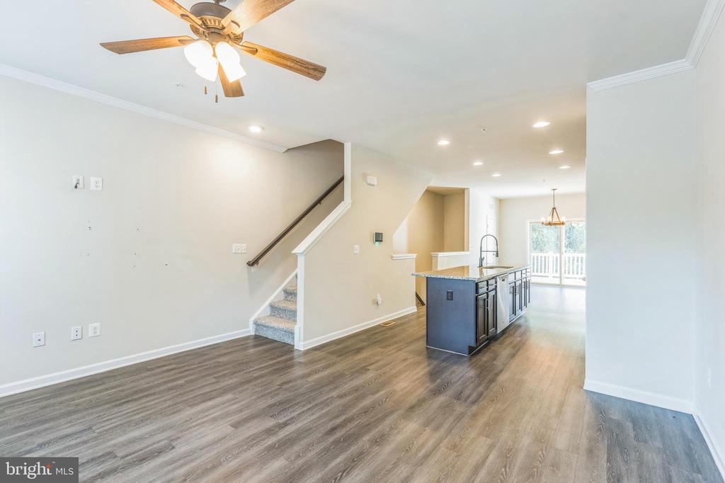 8225 HOLLOW COURT