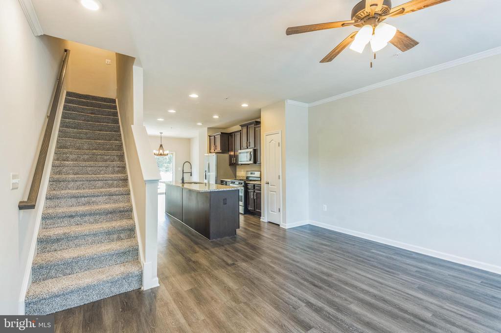 8225 HOLLOW COURT