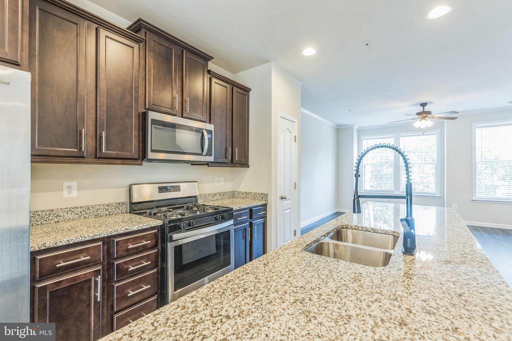 8225 HOLLOW COURT