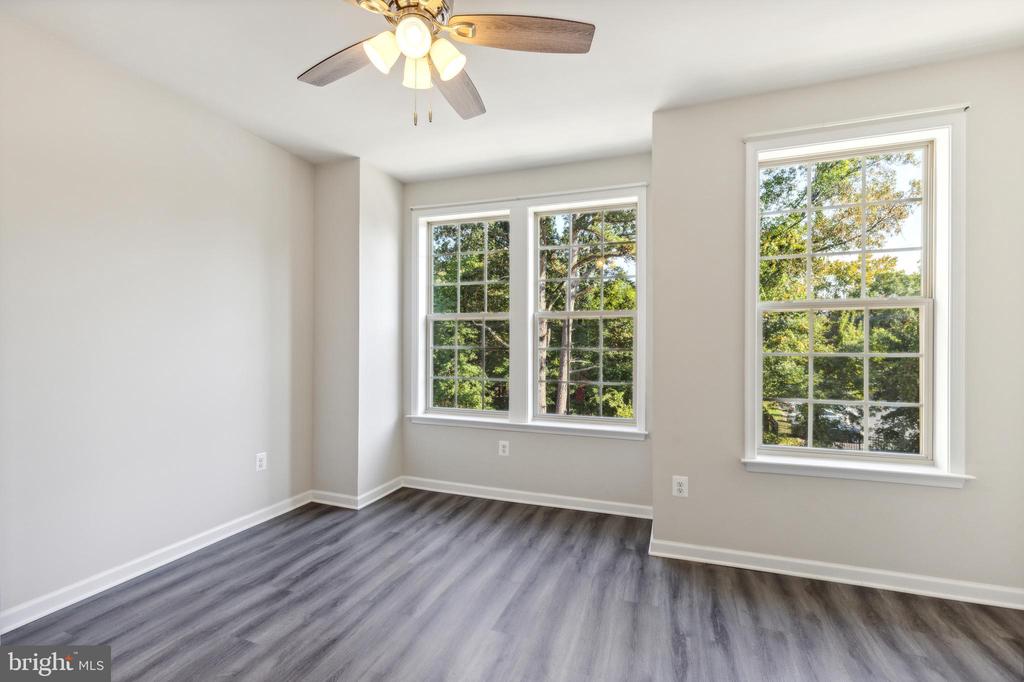 8225 HOLLOW COURT
