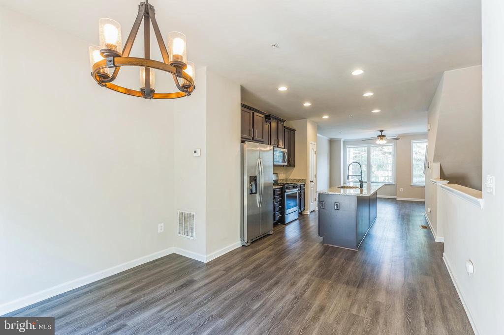 8225 HOLLOW COURT