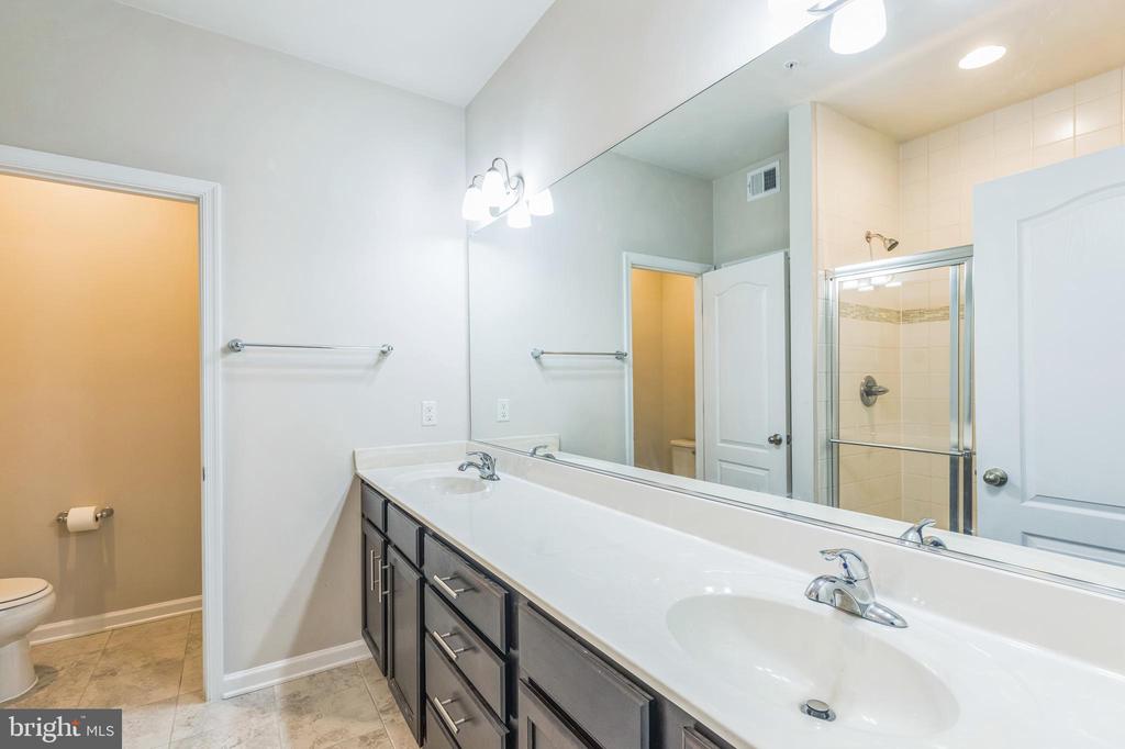 8225 HOLLOW COURT