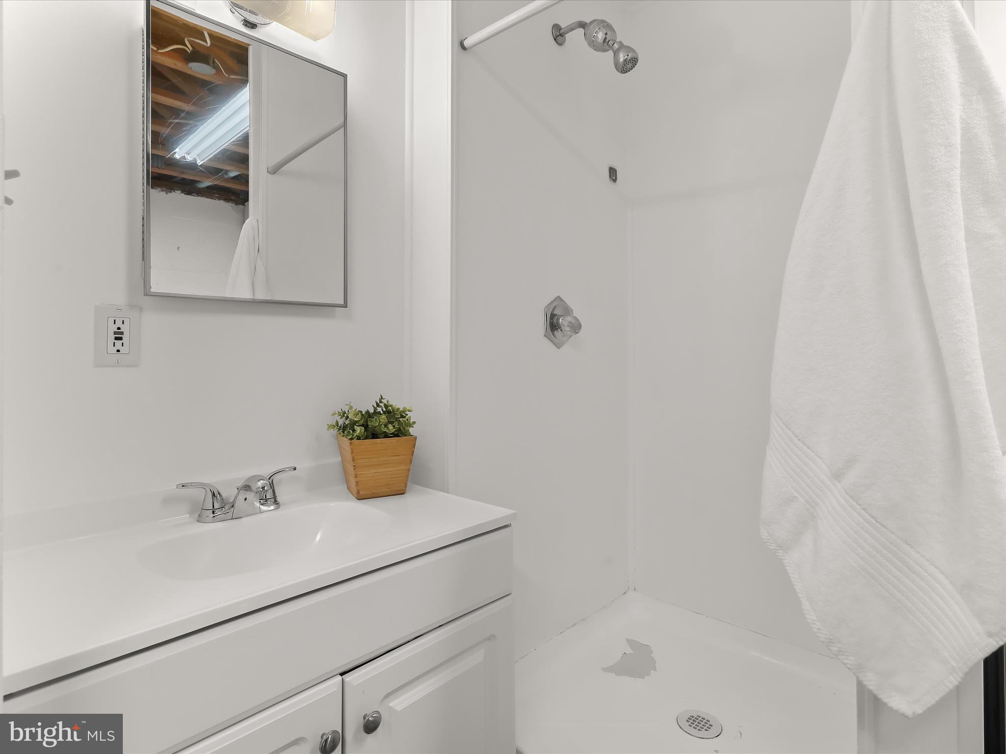 1217 HESSELIUS COURT