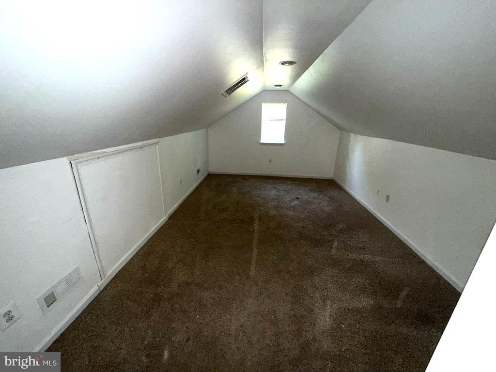 215 SYCAMORE