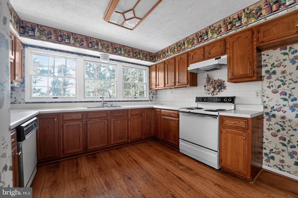 8204 ELKWOOD COURT
