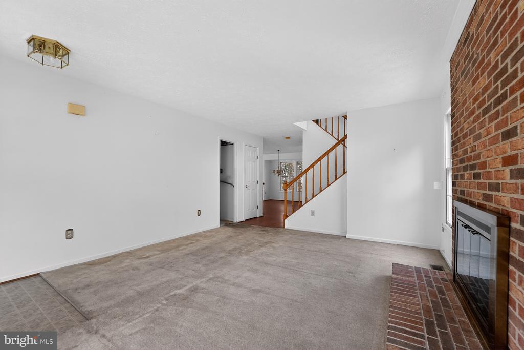 8204 ELKWOOD COURT