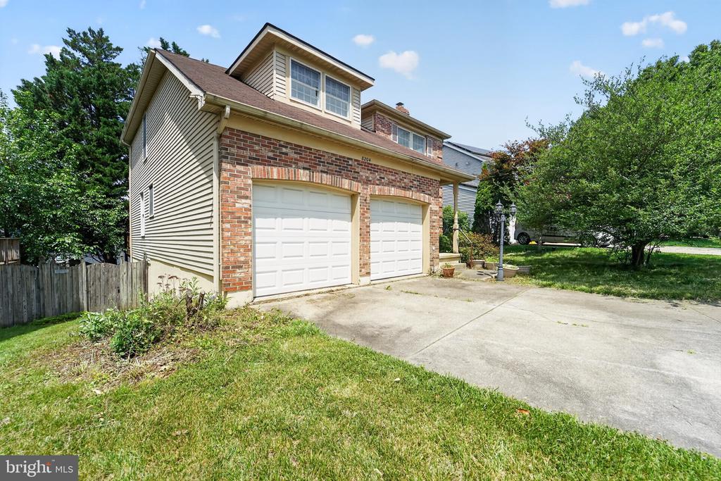 8204 ELKWOOD COURT