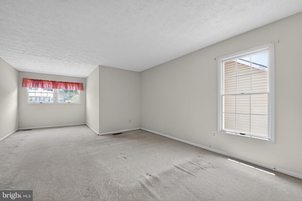 8204 ELKWOOD COURT