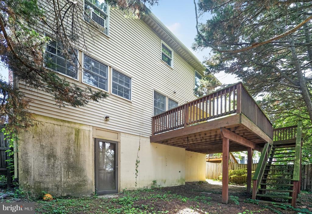 8204 ELKWOOD COURT