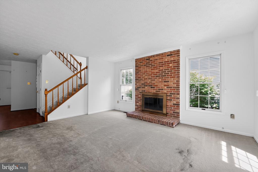 8204 ELKWOOD COURT