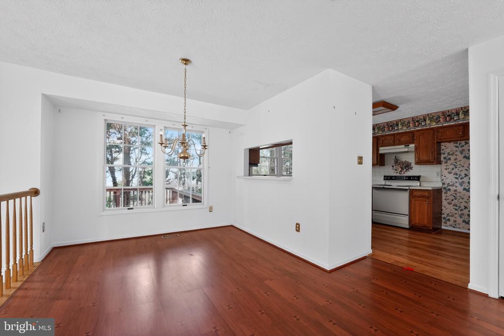 8204 ELKWOOD COURT