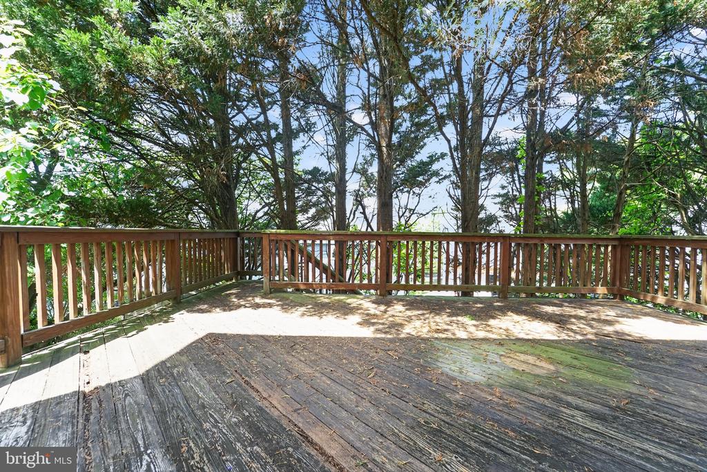 8204 ELKWOOD COURT