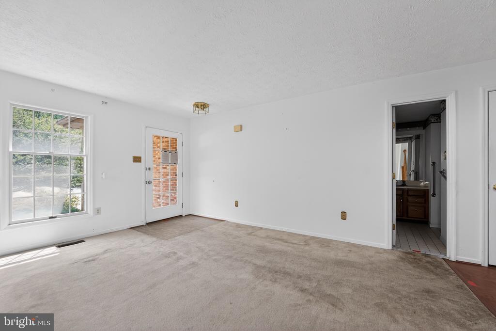 8204 ELKWOOD COURT
