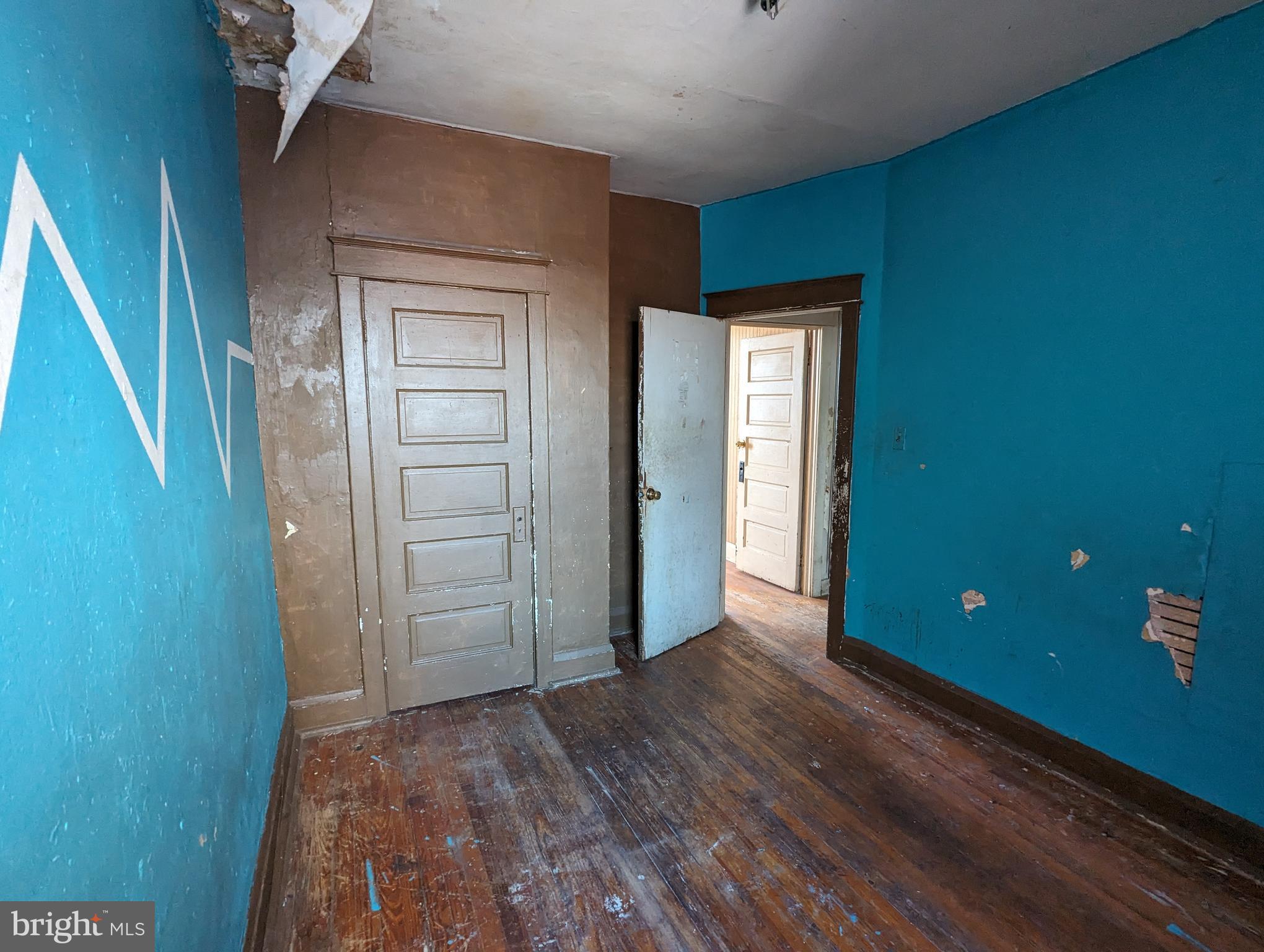 1205 N ELLWOOD AVENUE