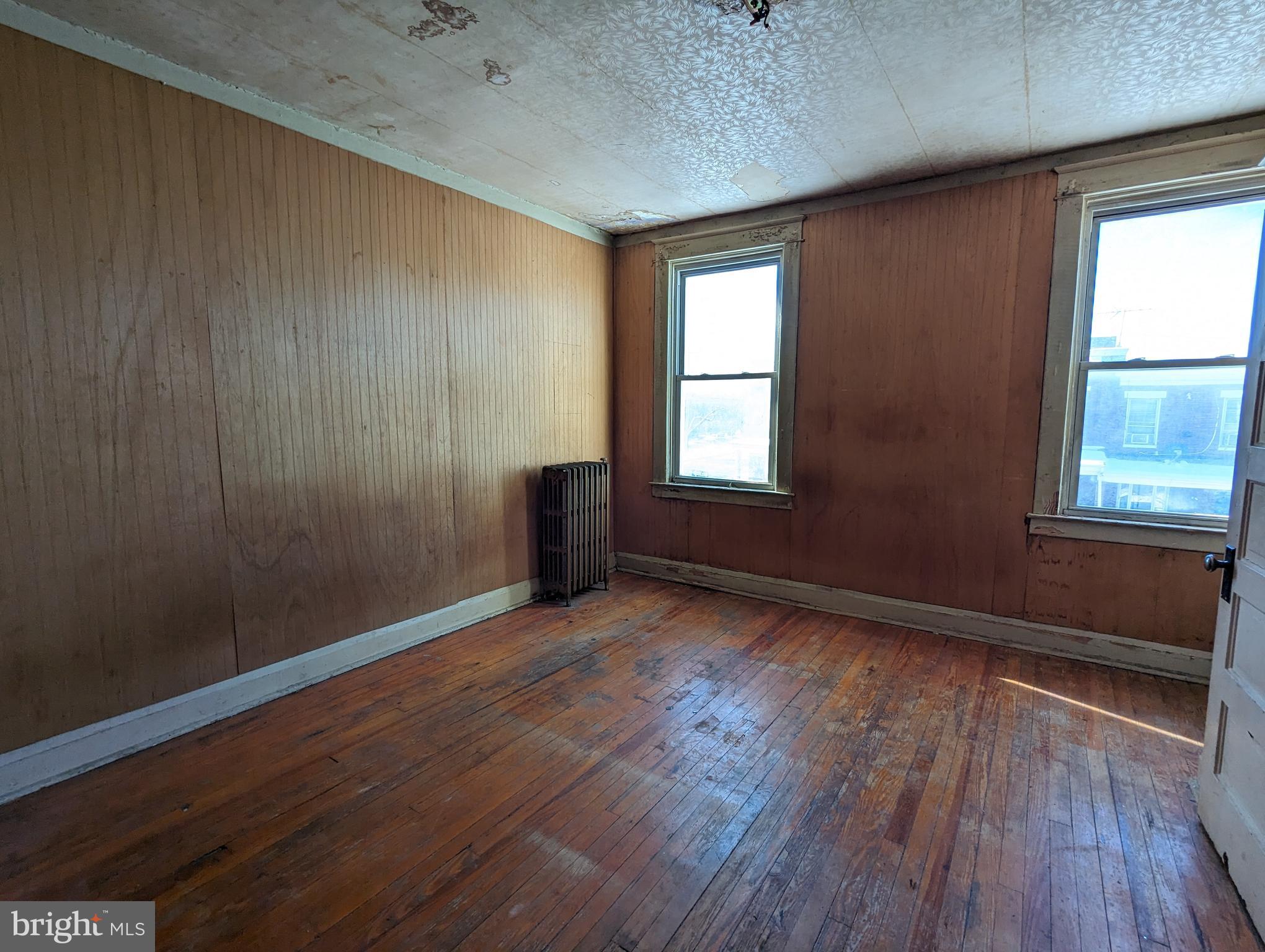 1205 N ELLWOOD AVENUE