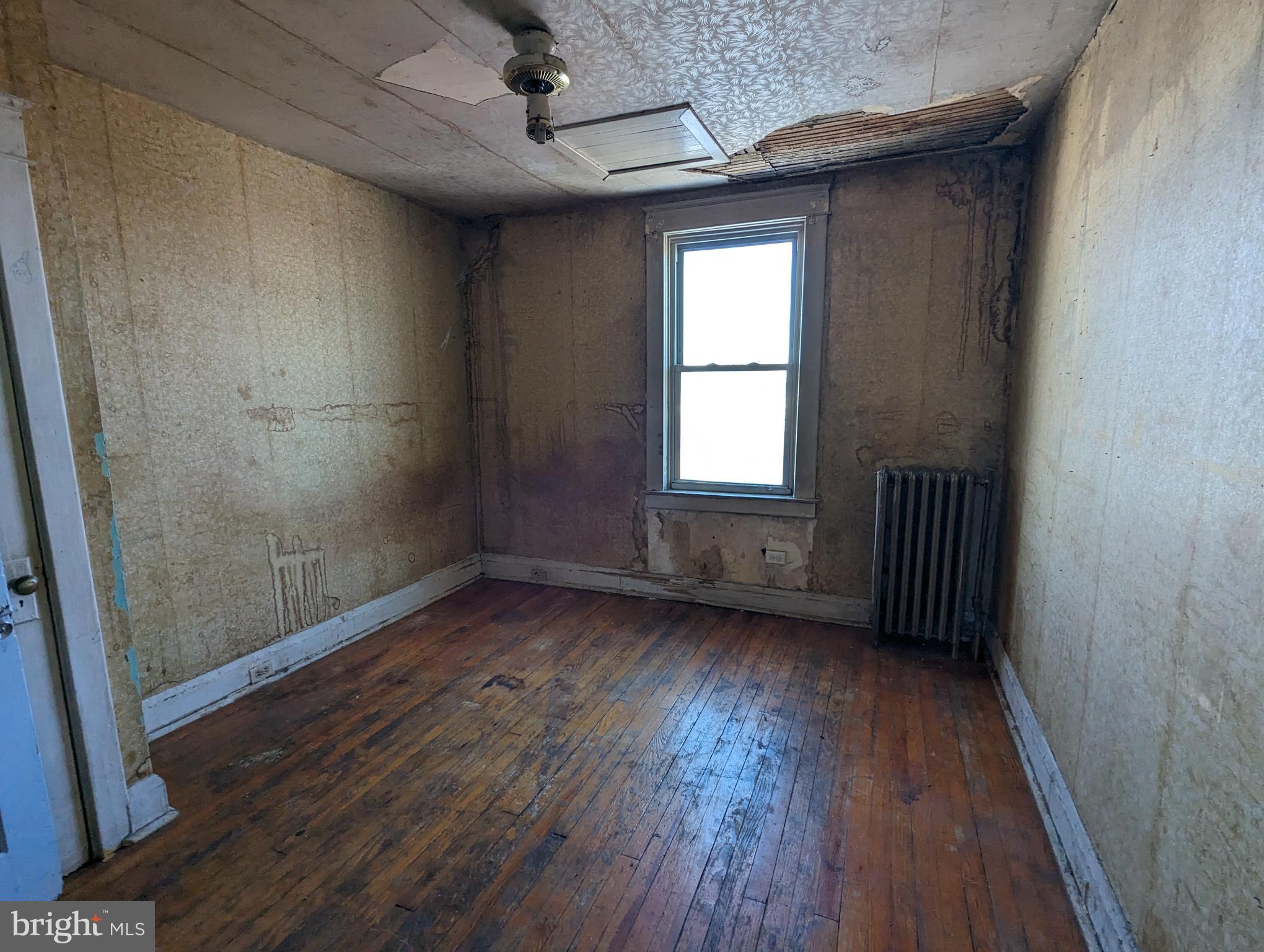 1205 N ELLWOOD AVENUE