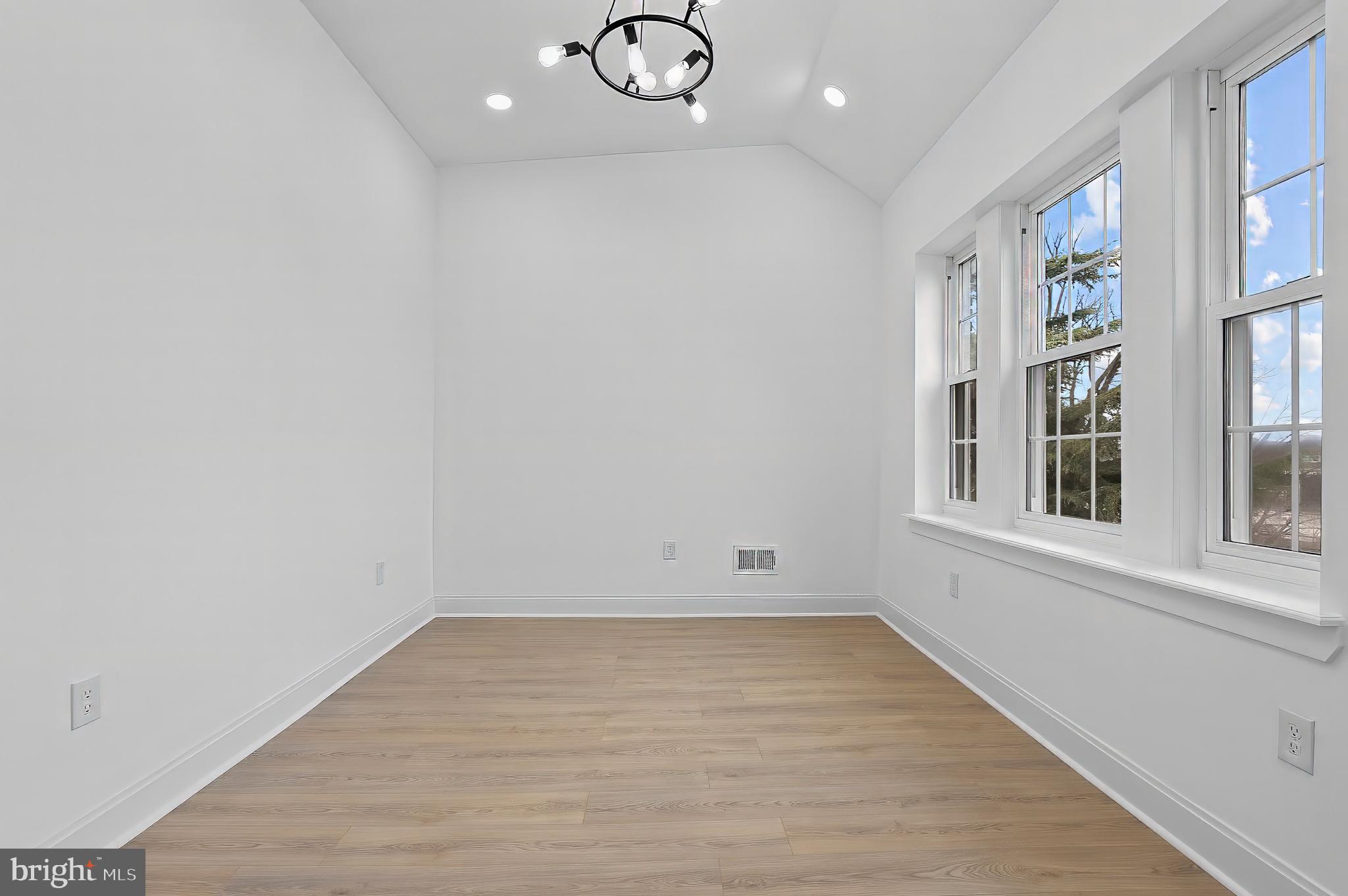 2140 MOUNT ROYAL TERRACE