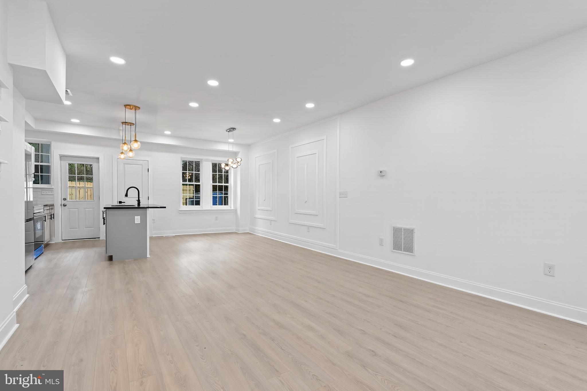 2140 MOUNT ROYAL TERRACE