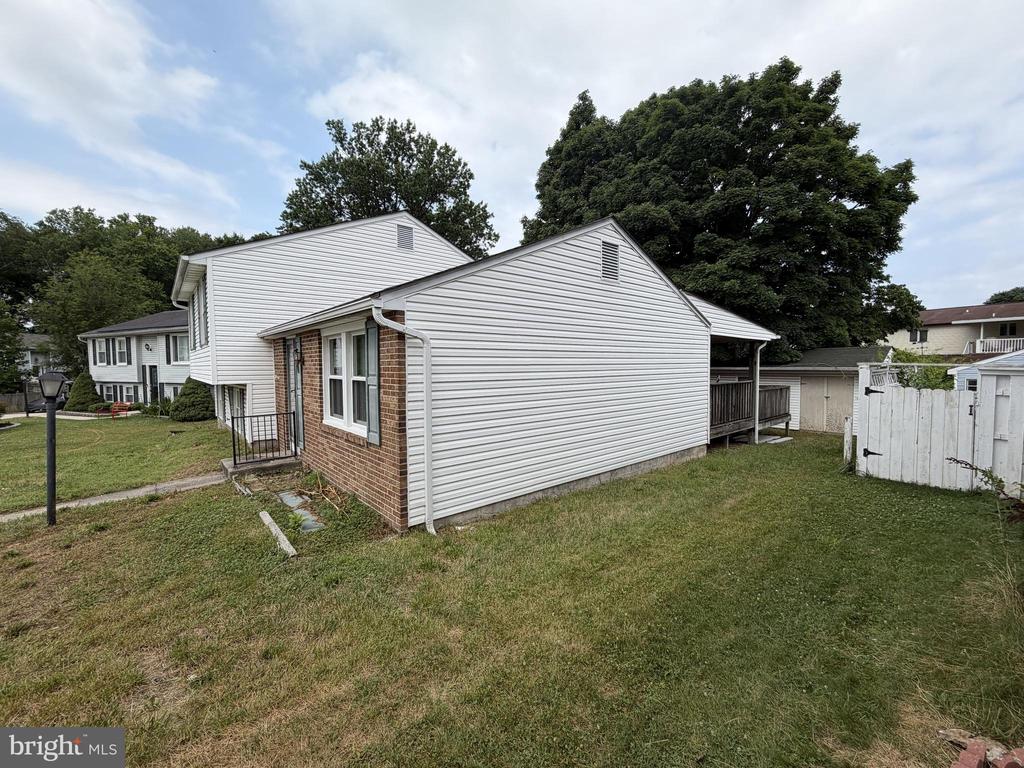21 WOODMANS COURT