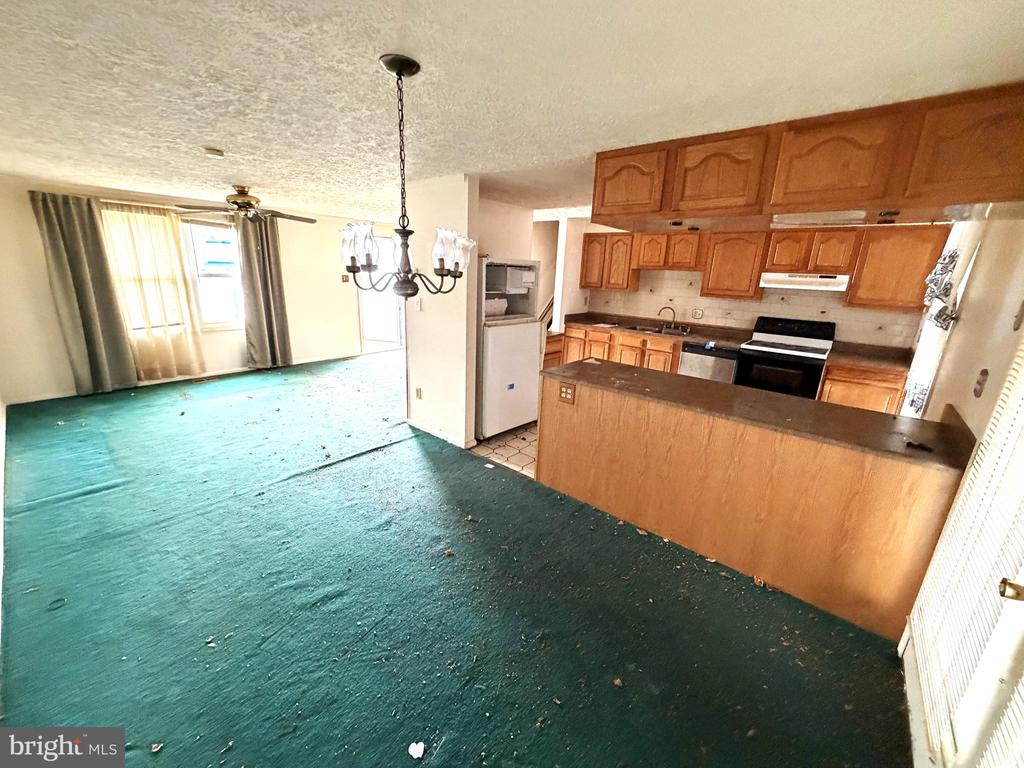 21 WOODMANS COURT